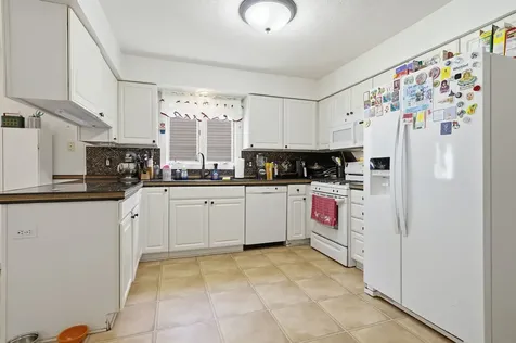2014 Woodhavens Drive Bloomington IL 61701
