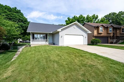 2014 Woodhavens Drive Bloomington IL 61701