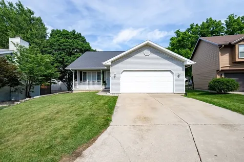 2014 Woodhavens Drive Bloomington IL 61701