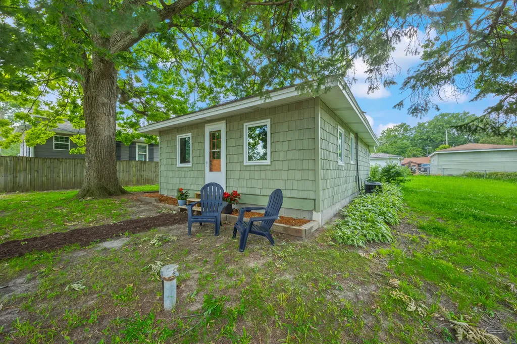 42328 North Oak Street Antioch IL 60002