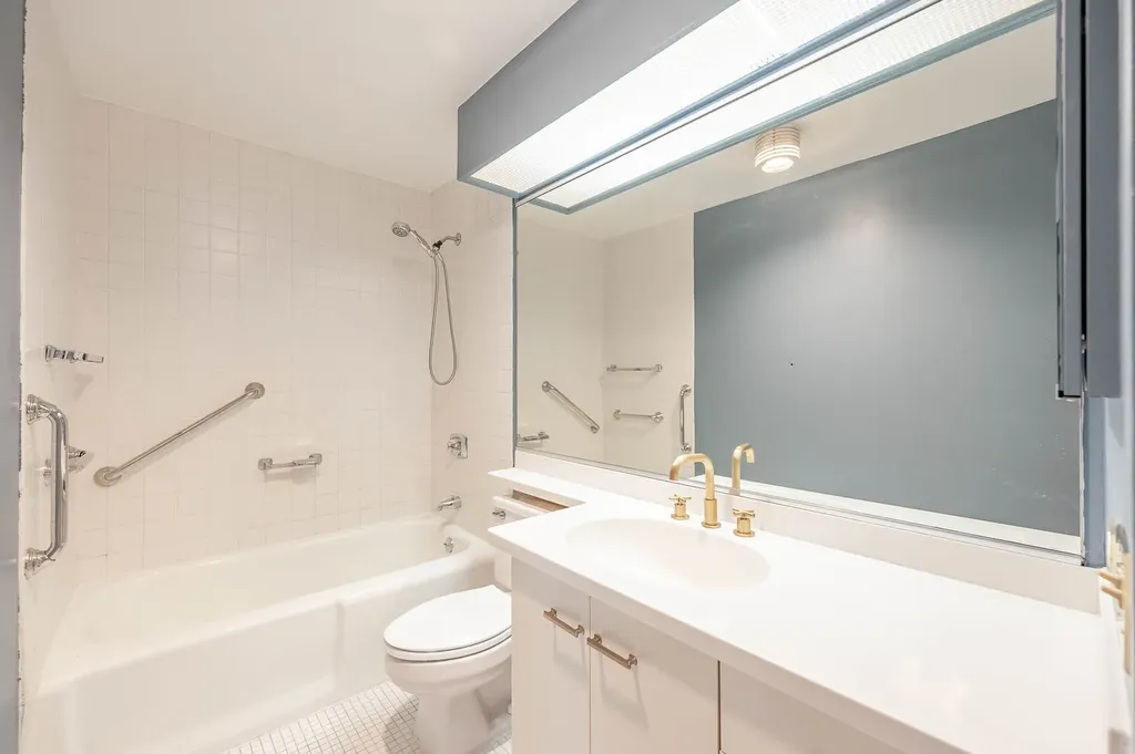 110 East Delaware Place Chicago IL 60611