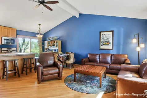 12 Sunshine Avenue Third Lake IL 60030