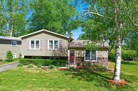 12 Sunshine Avenue Third Lake IL 60030