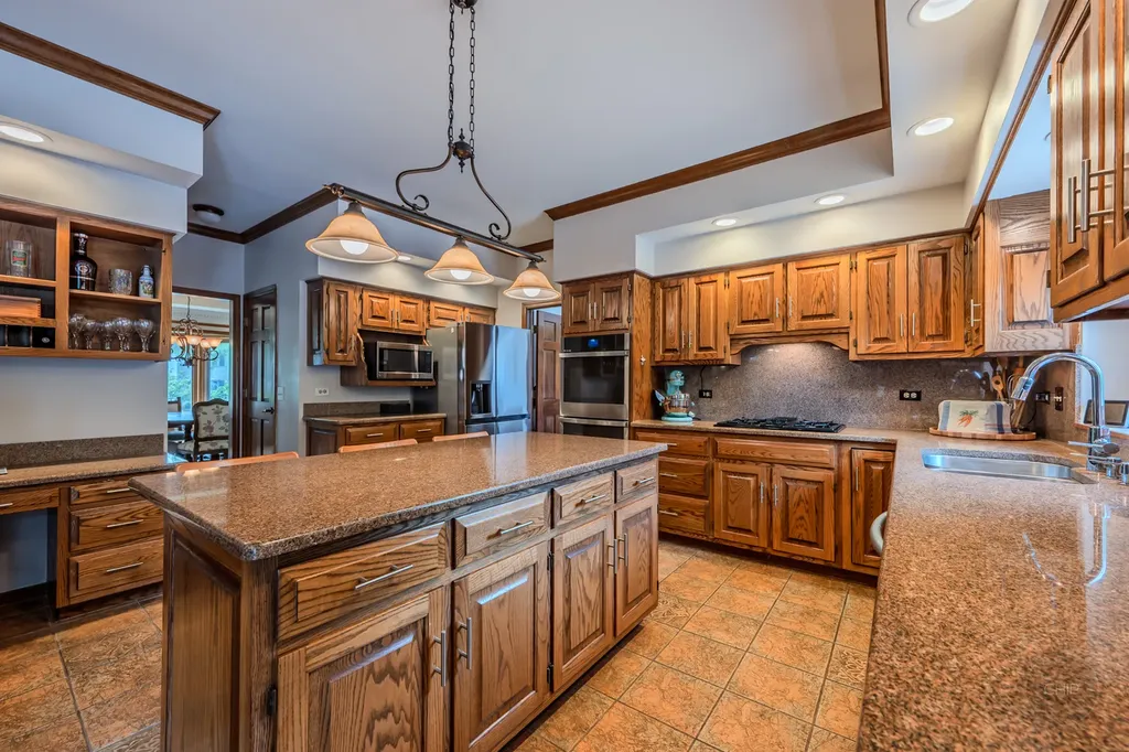 391 Dupahze Street Naperville IL 60565