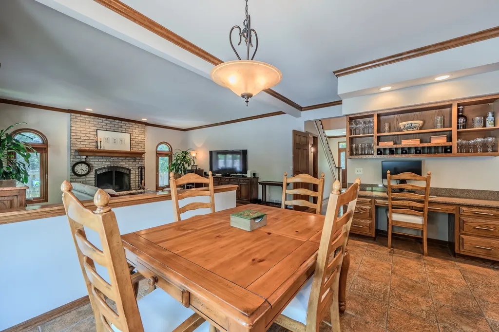 391 Dupahze Street Naperville IL 60565