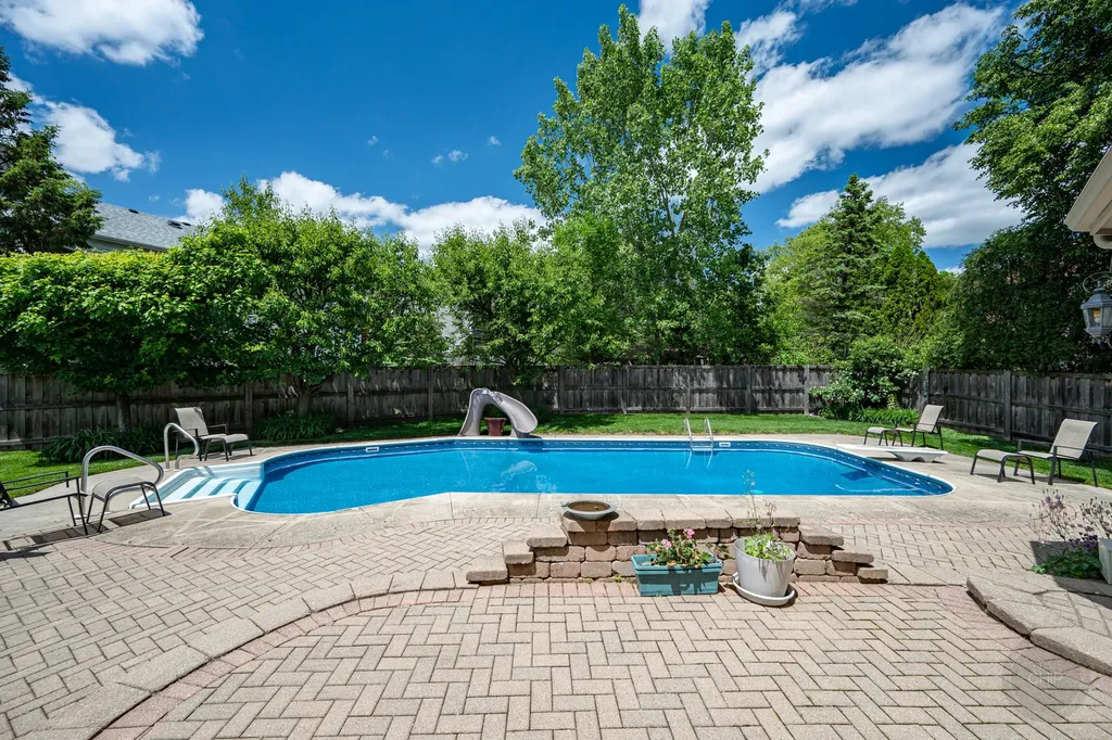 391 Dupahze Street Naperville IL 60565