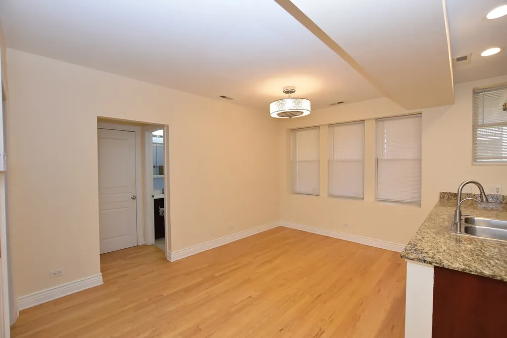 2840 West Glenlake Avenue Chicago IL 60659