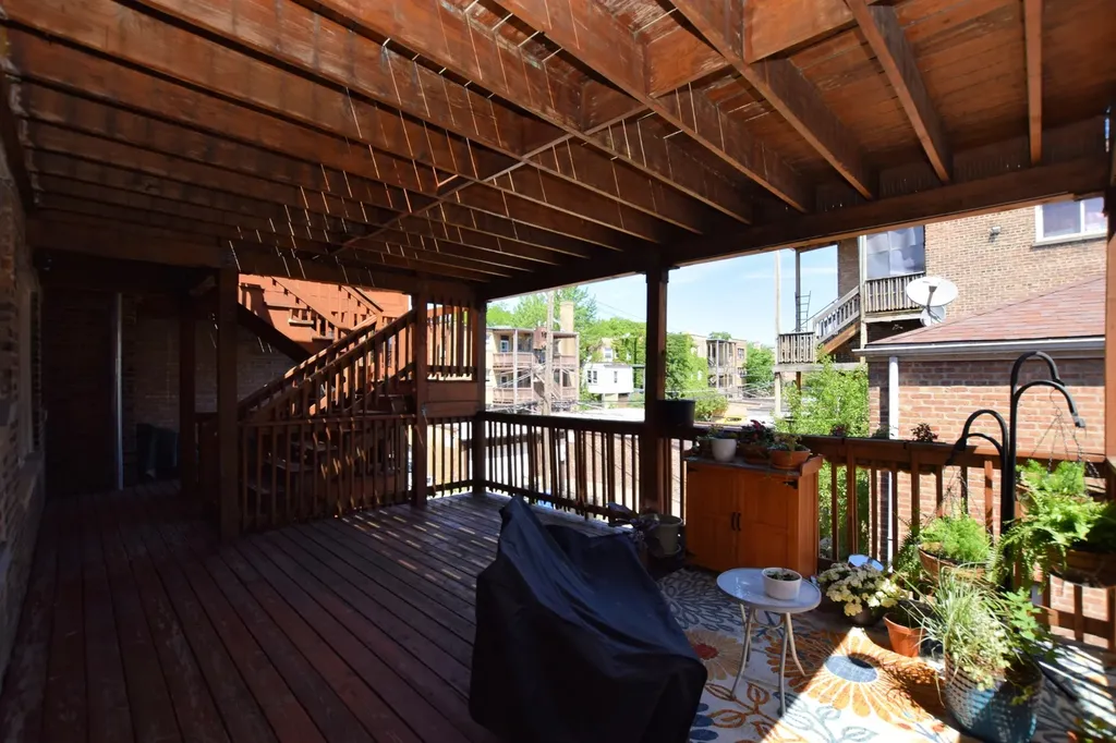 2840 West Glenlake Avenue Chicago IL 60659