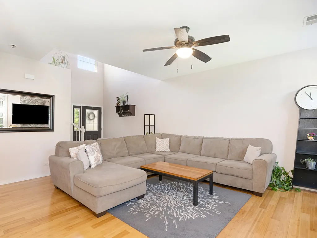 2751 Mcclennan Court Naperville IL 60563