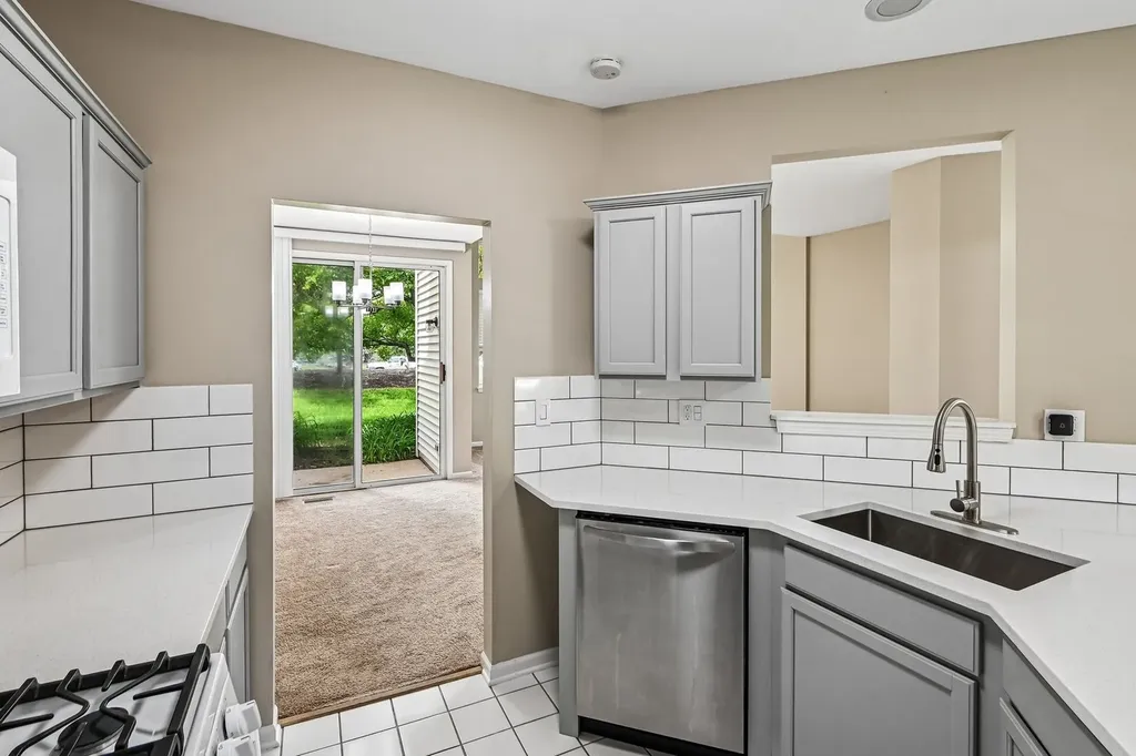 2992 Waters Edge Circle Aurora IL 60504