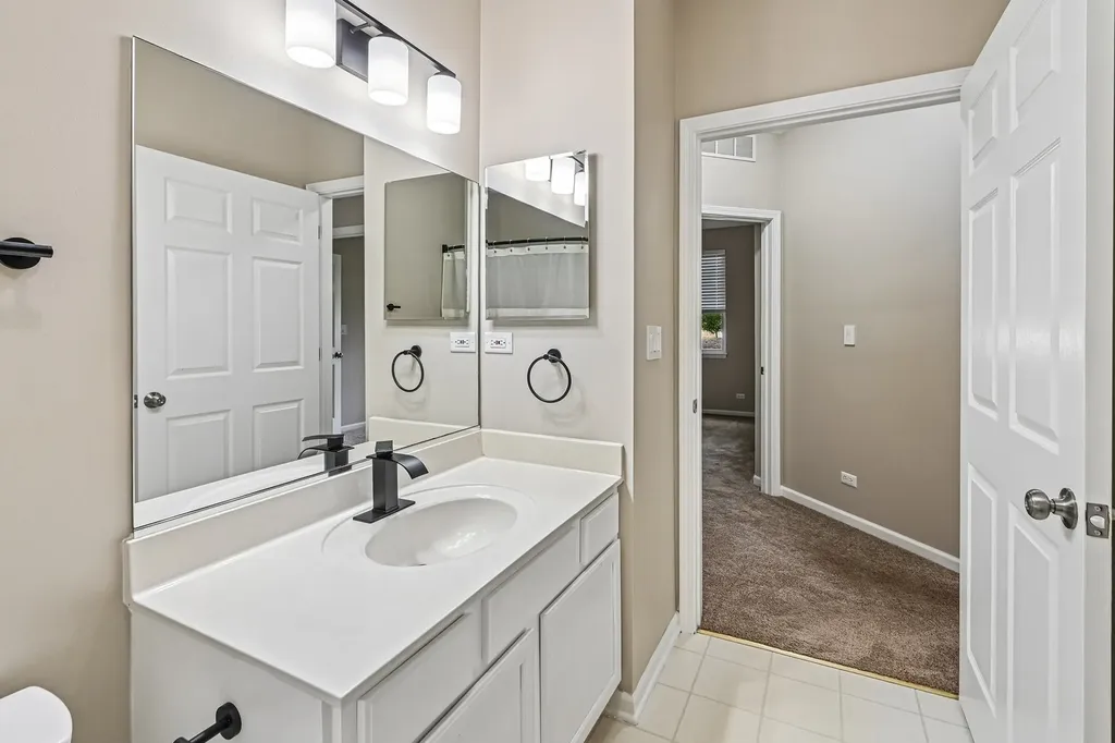 2992 Waters Edge Circle Aurora IL 60504