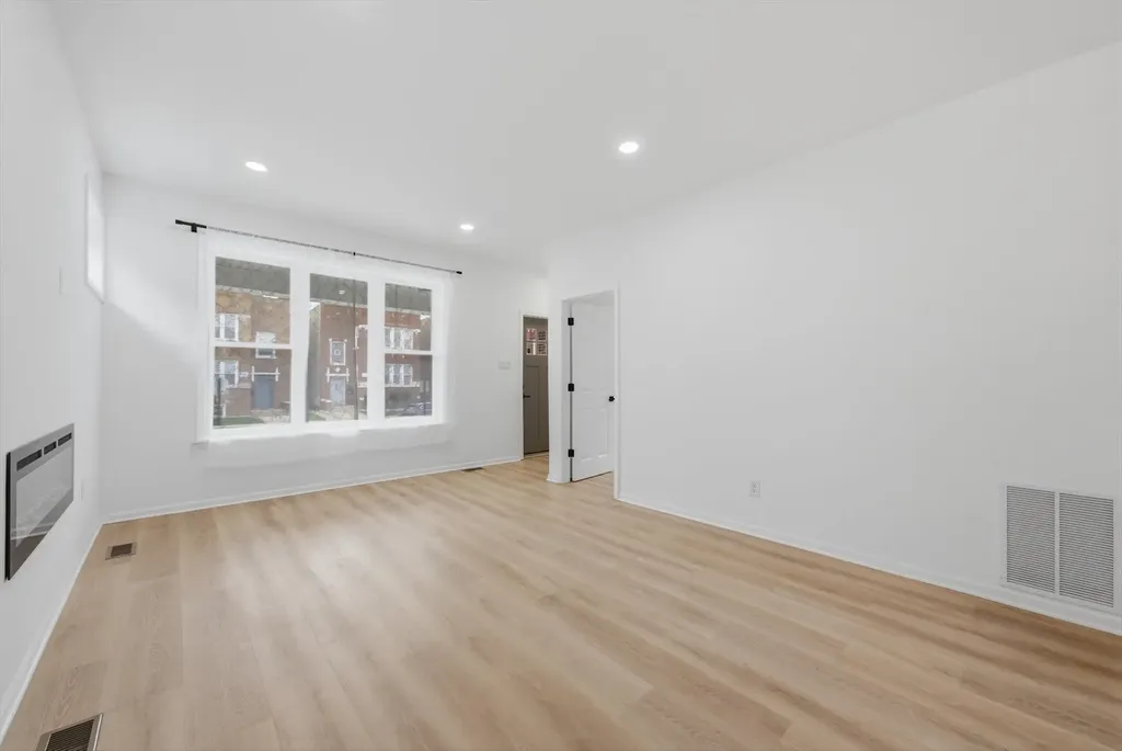 6029 South Artesian Avenue Chicago IL 60629