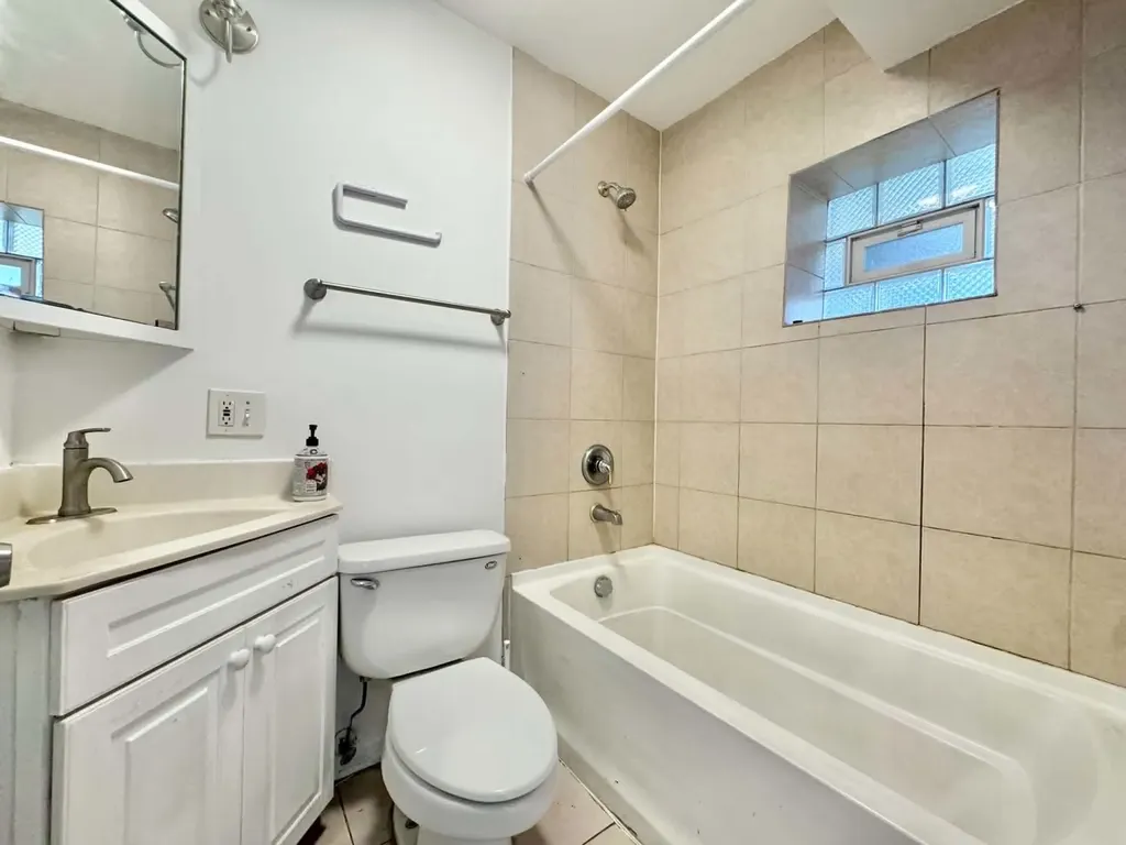 6115 North Claremont Avenue Chicago IL 60659