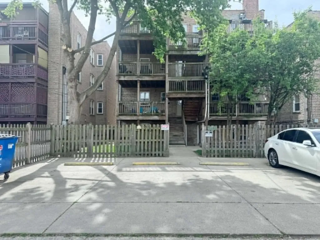 6115 North Claremont Avenue Chicago IL 60659