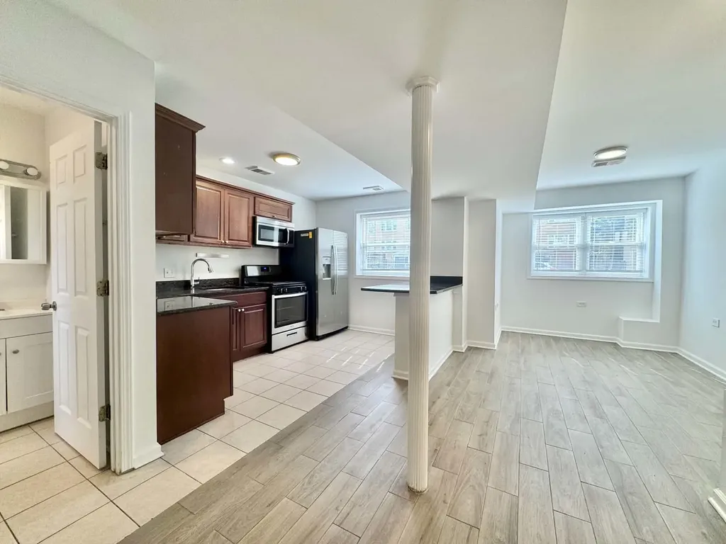 6115 North Claremont Avenue Chicago IL 60659