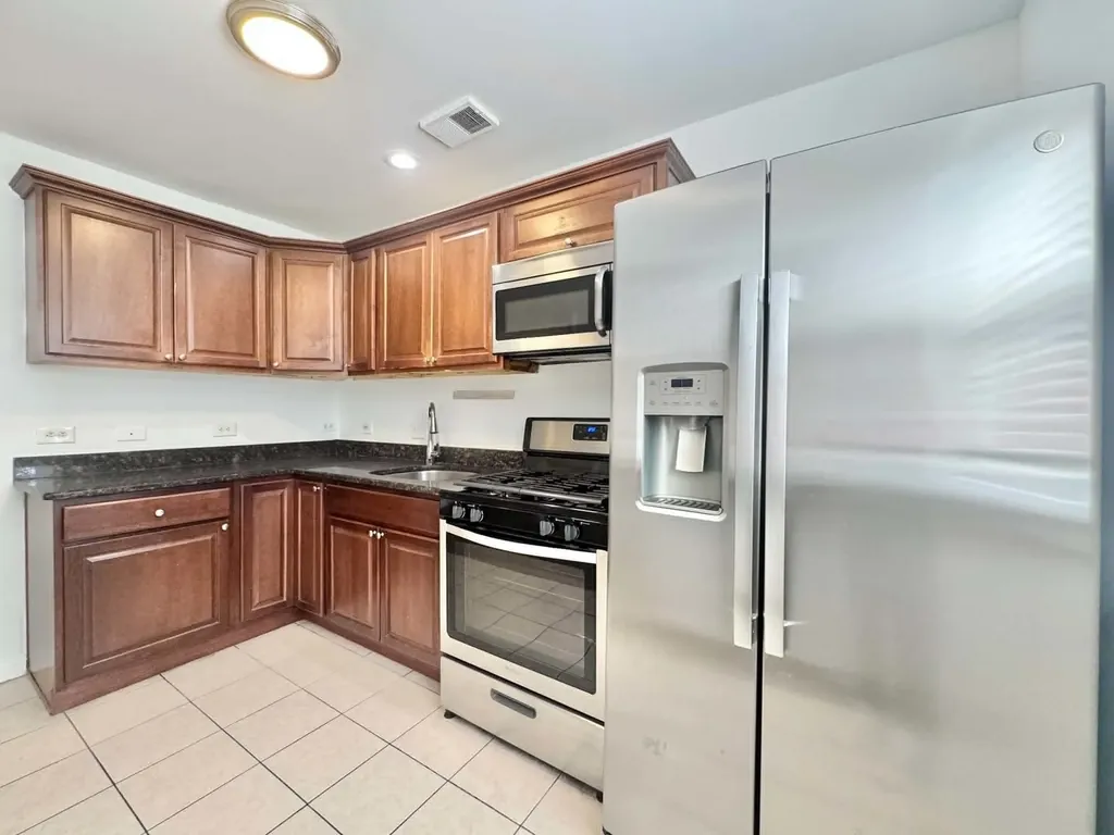 6115 North Claremont Avenue Chicago IL 60659