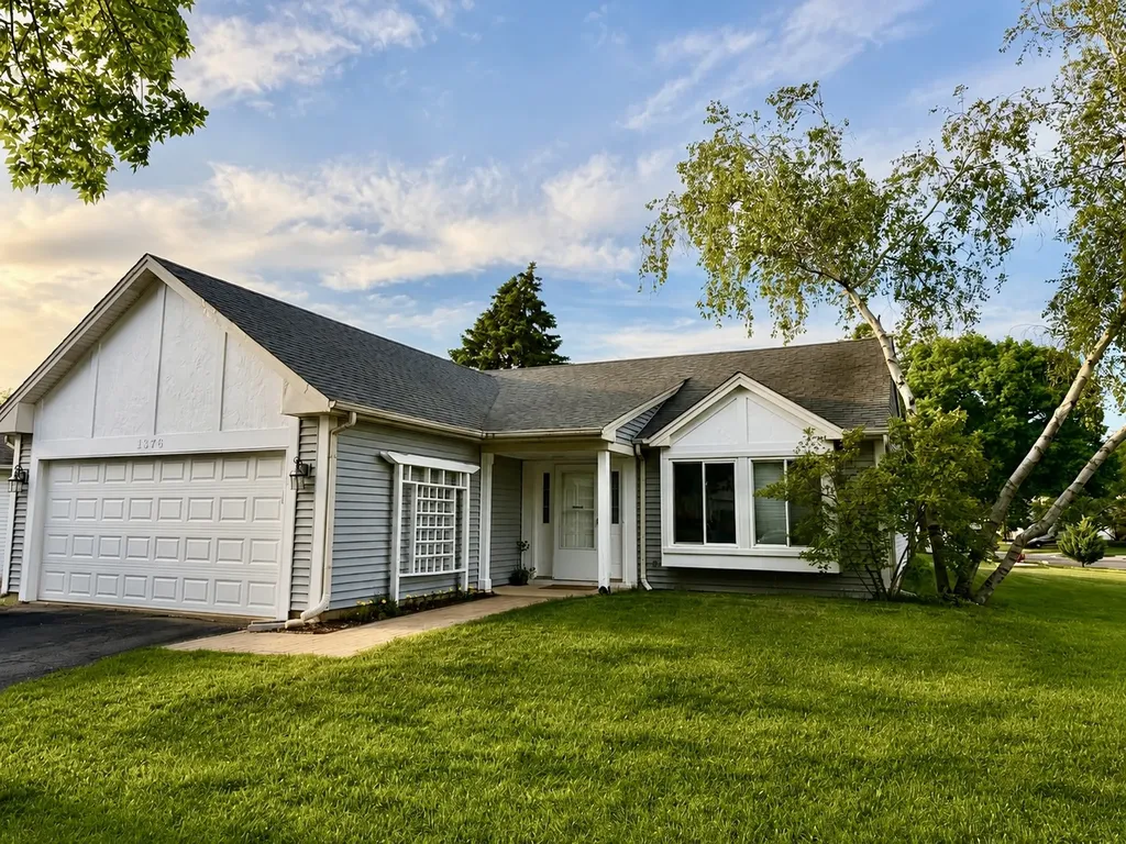 1376 Burns Drive Elgin IL 60120