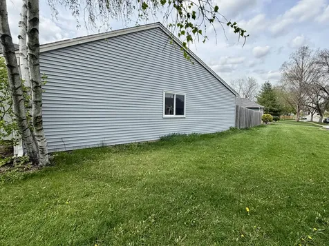 1376 Burns Drive Elgin IL 60120
