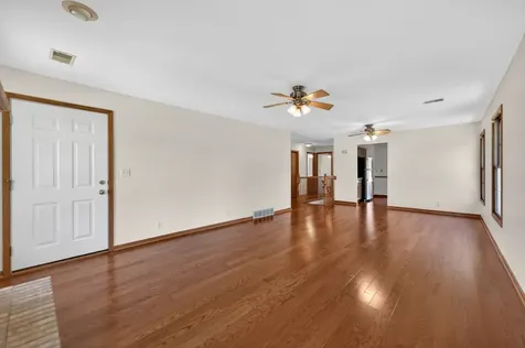171 Mclaren Drive N Sycamore IL 60178