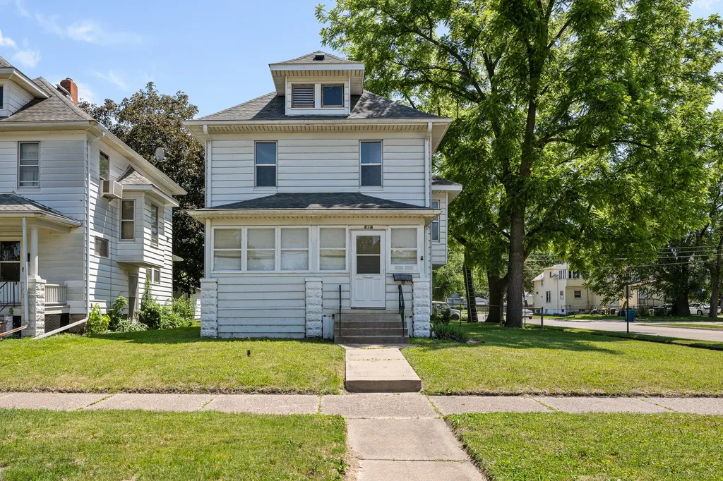 204 15TH Avenue East Moline IL 61244