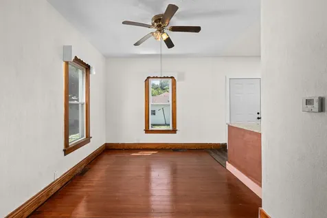 204 15TH Avenue East Moline IL 61244