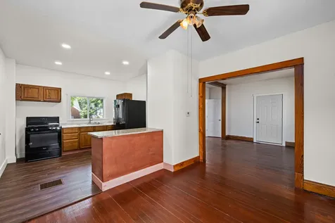 204 15TH Avenue East Moline IL 61244