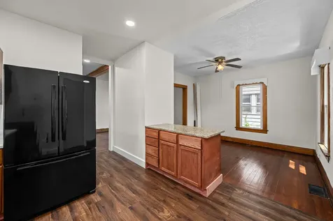 204 15TH Avenue East Moline IL 61244