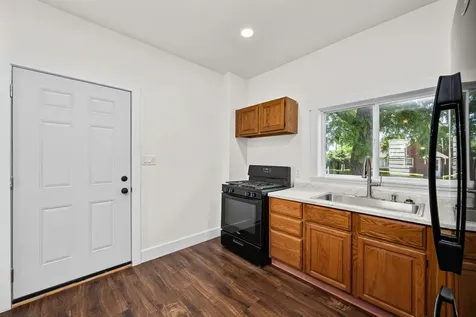 204 15TH Avenue East Moline IL 61244