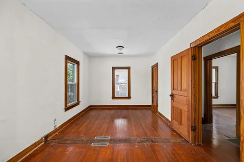 204 15TH Avenue East Moline IL 61244