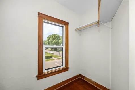 204 15TH Avenue East Moline IL 61244