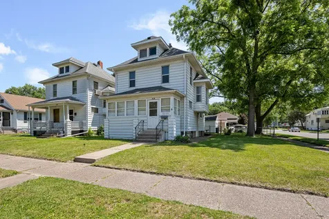 204 15TH Avenue East Moline IL 61244