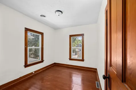 204 15TH Avenue East Moline IL 61244