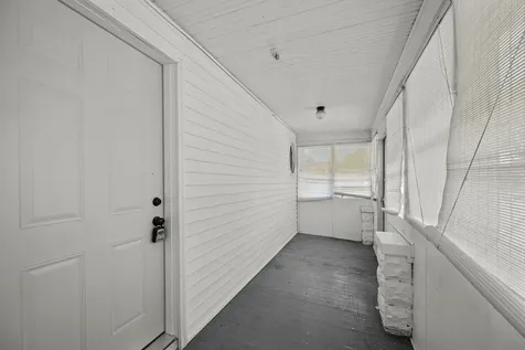 204 15TH Avenue East Moline IL 61244
