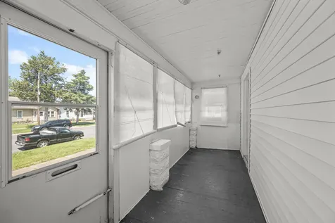 204 15TH Avenue East Moline IL 61244