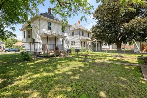 204 15TH Avenue East Moline IL 61244