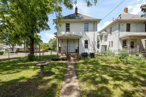 204 15TH Avenue East Moline IL 61244