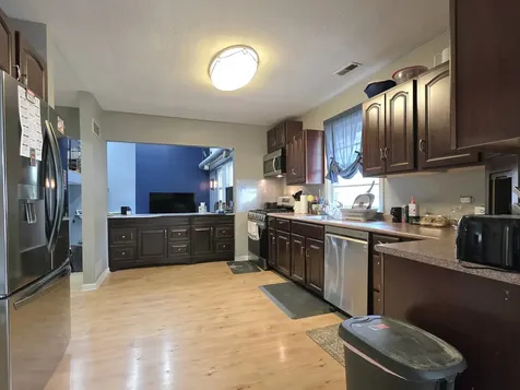 132 West 4th Avenue New Lenox IL 60451