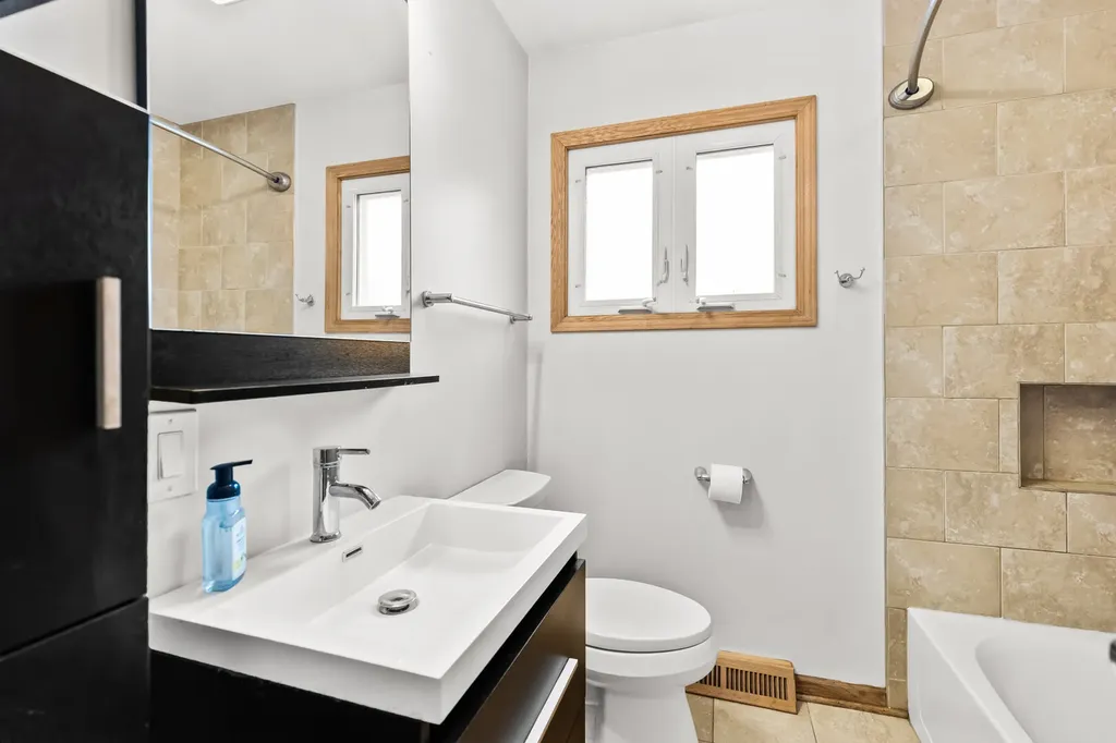 5710 West 58th Street Chicago IL 60638