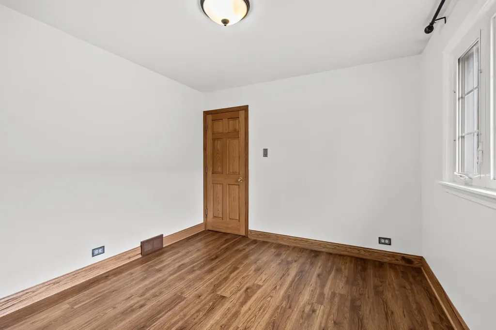 5710 West 58th Street Chicago IL 60638