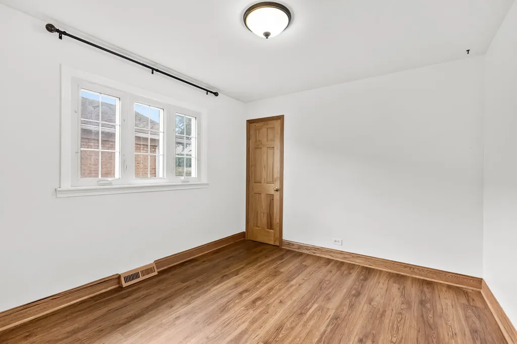 5710 West 58th Street Chicago IL 60638