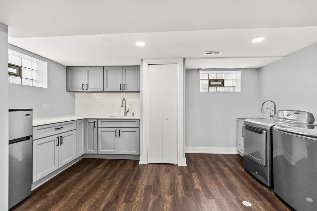 5710 West 58th Street Chicago IL 60638