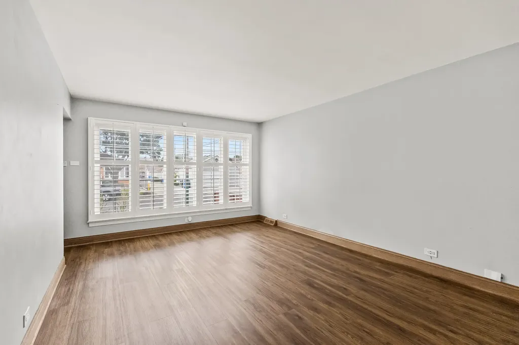 5710 West 58th Street Chicago IL 60638
