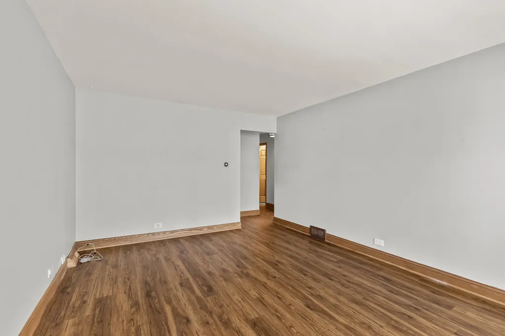 5710 West 58th Street Chicago IL 60638