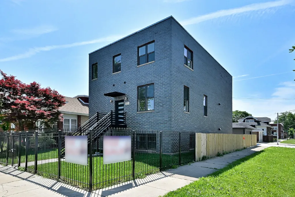 4857 West Hirsch Street Chicago IL 60651