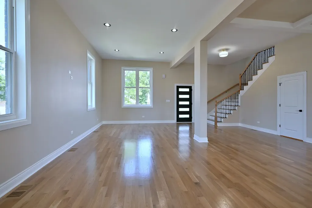 4857 West Hirsch Street Chicago IL 60651