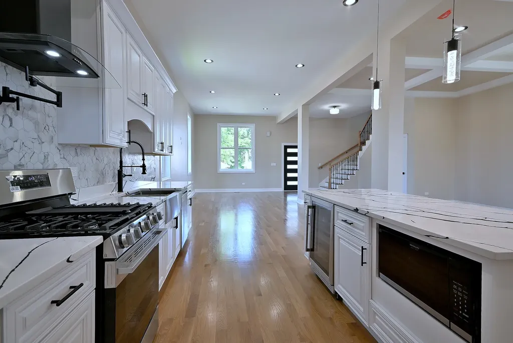 4857 West Hirsch Street Chicago IL 60651
