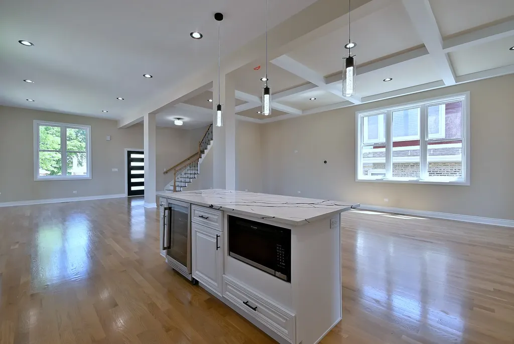 4857 West Hirsch Street Chicago IL 60651