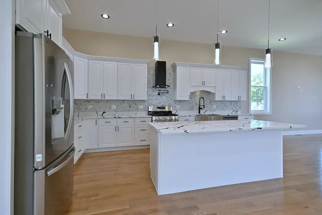 4857 West Hirsch Street Chicago IL 60651