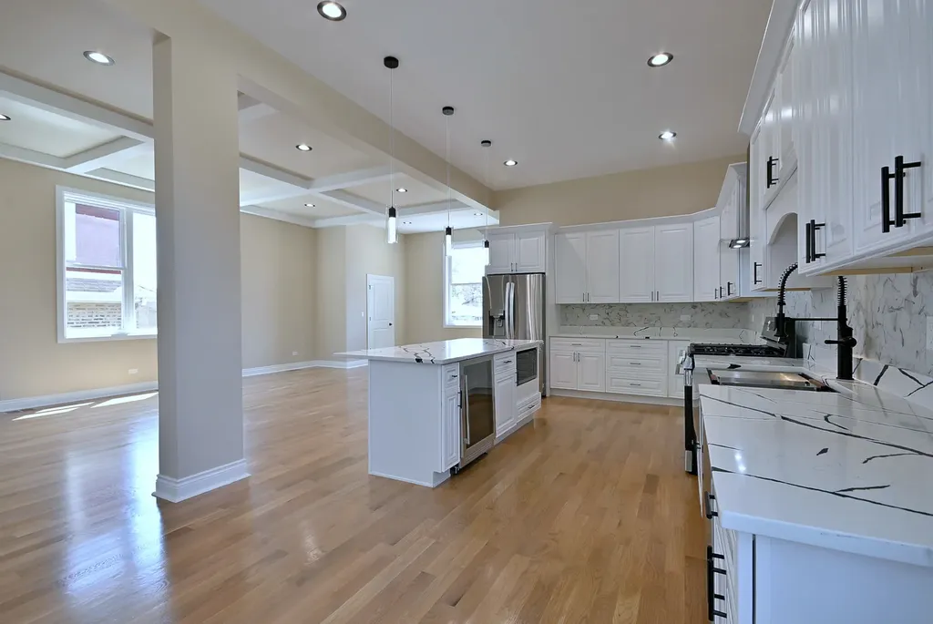 4857 West Hirsch Street Chicago IL 60651