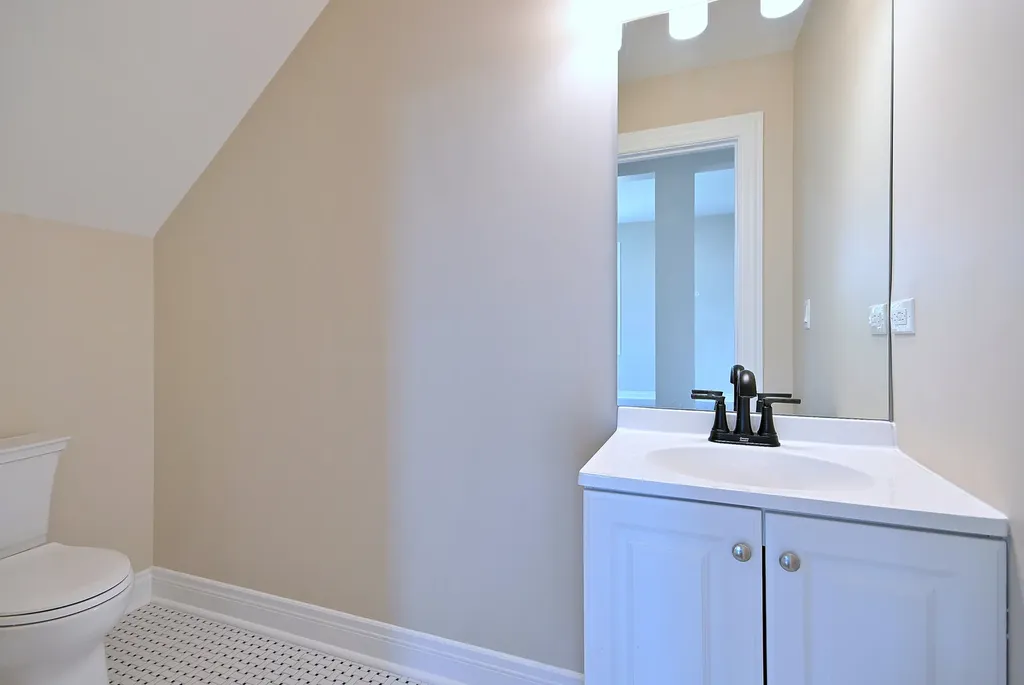 4857 West Hirsch Street Chicago IL 60651